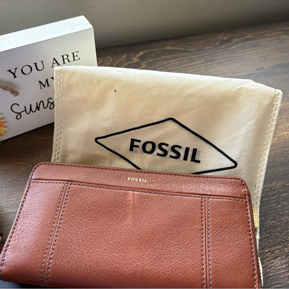 NEW Fossil Brown Wallet